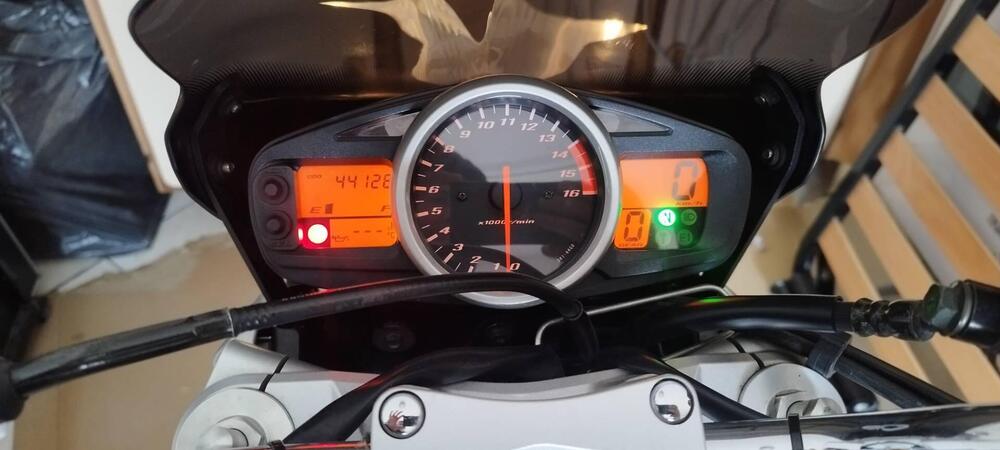 Suzuki GSR 600 (2006 - 11) (4)