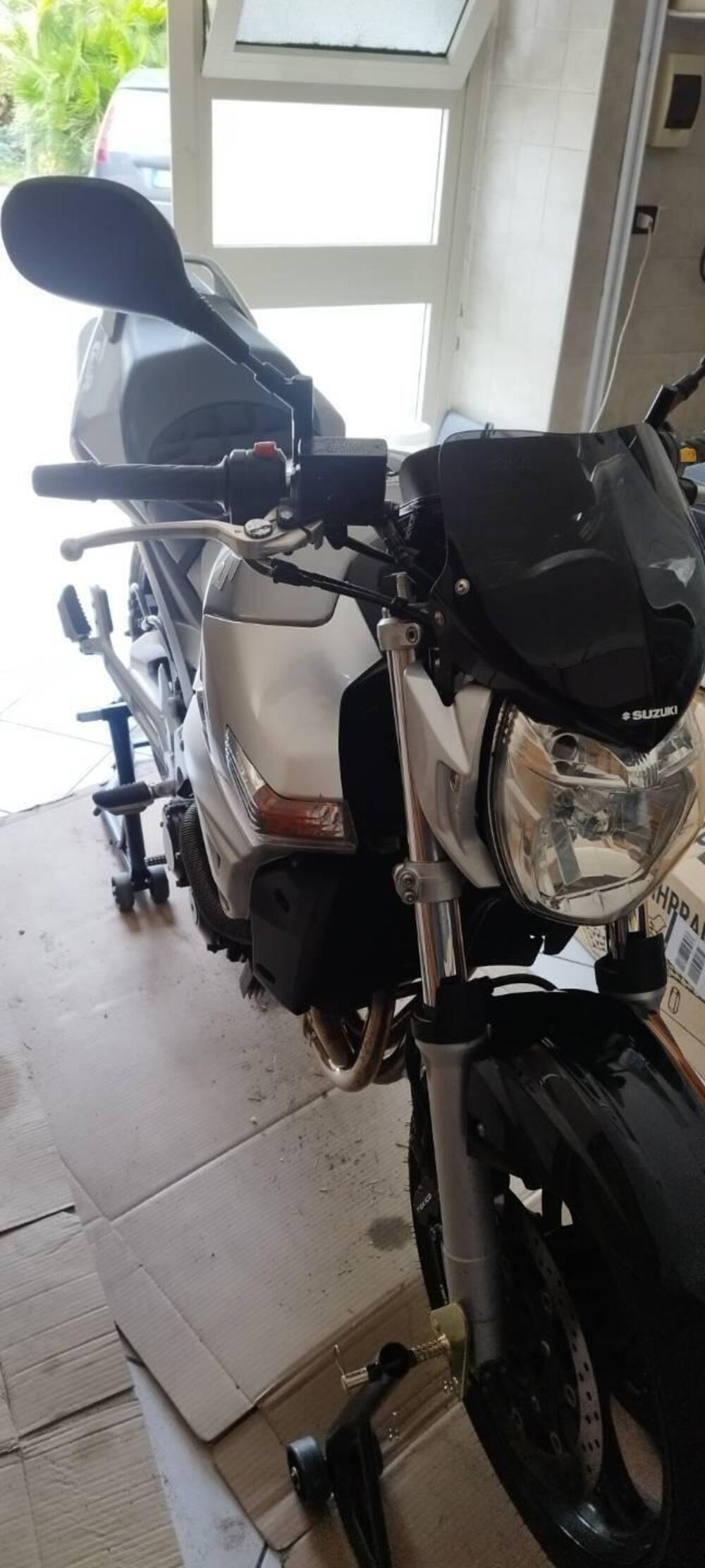 Suzuki GSR 600 (2006 - 11) (6)