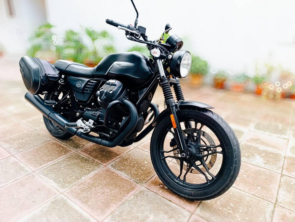 Moto Guzzi V7 III Stone (2017 - 20)