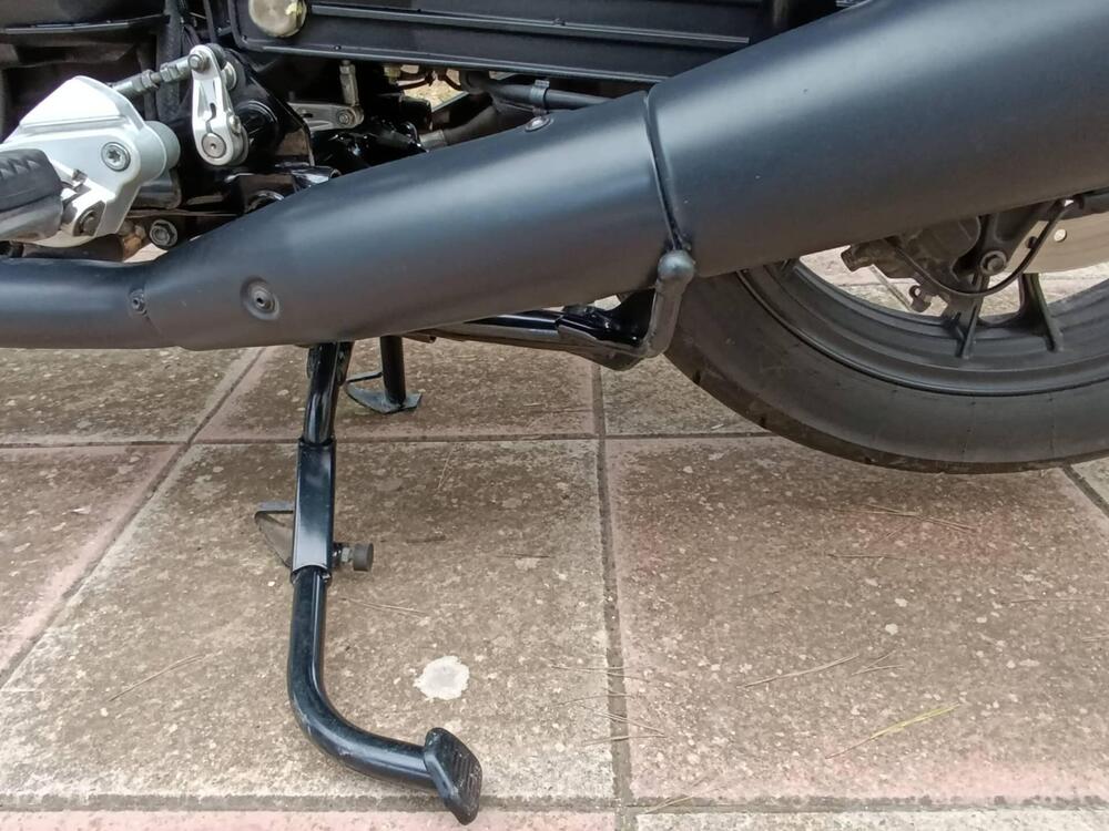 Moto Guzzi V7 III Stone (2017 - 20) (4)