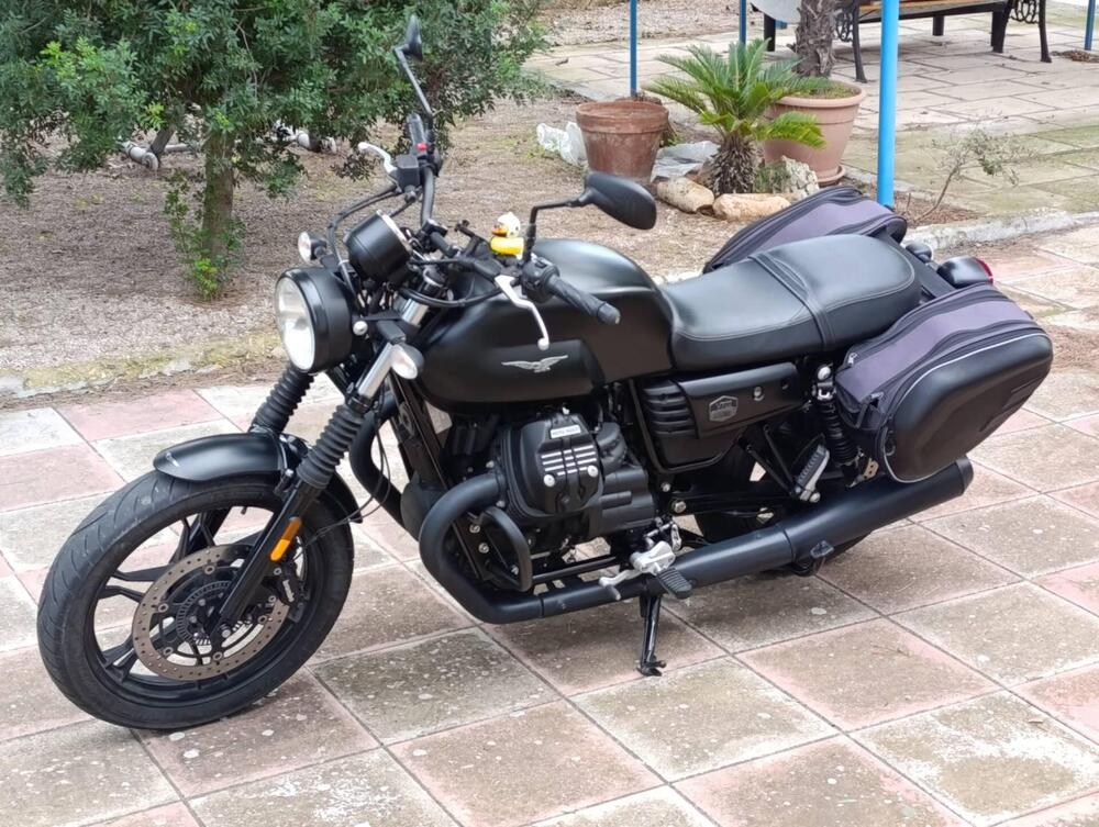 Moto Guzzi V7 III Stone (2017 - 20) (5)