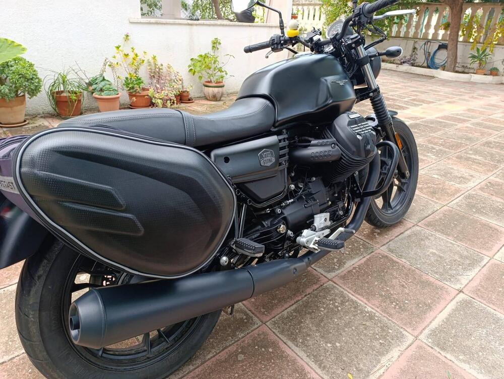 Moto Guzzi V7 III Stone (2017 - 20) (6)
