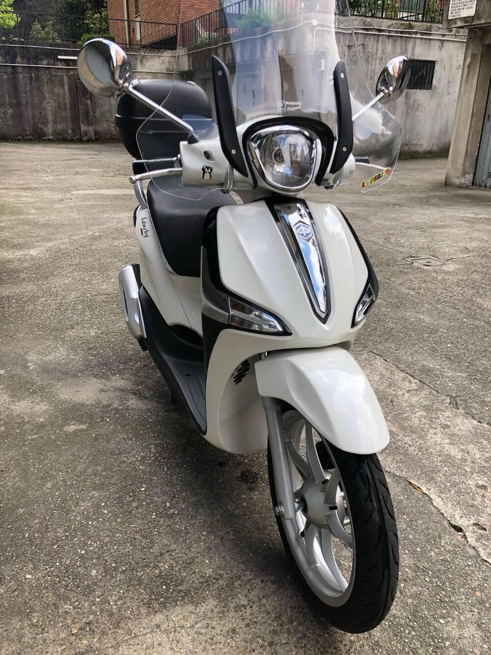 Piaggio Liberty 150 i-get ABS (2016) (2)