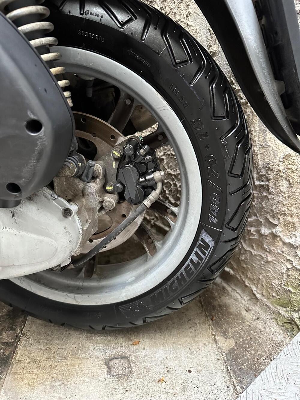 Piaggio Beverly 200 (3)