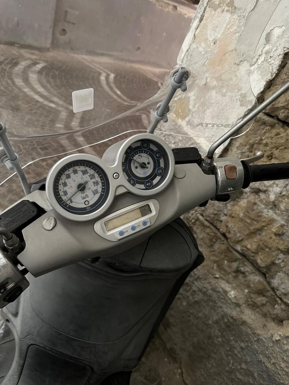 Piaggio Beverly 200 (5)