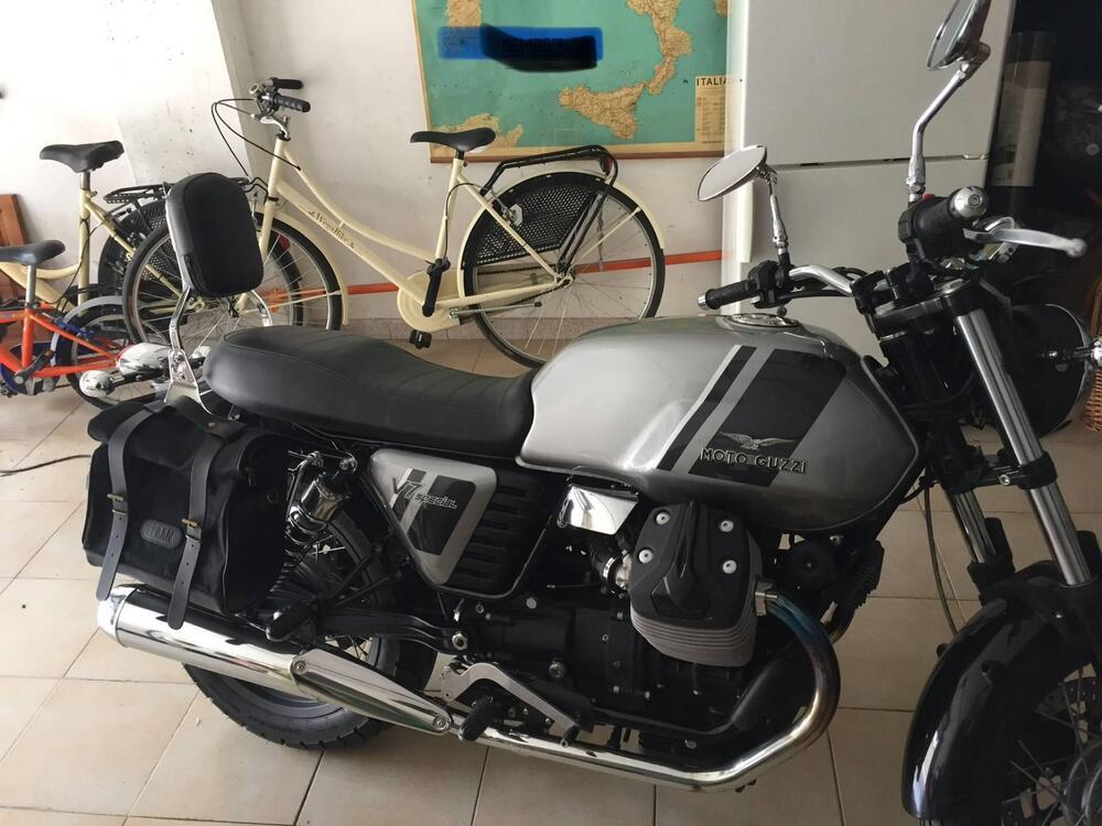 Moto Guzzi V7 II Special (2015 - 17) (4)