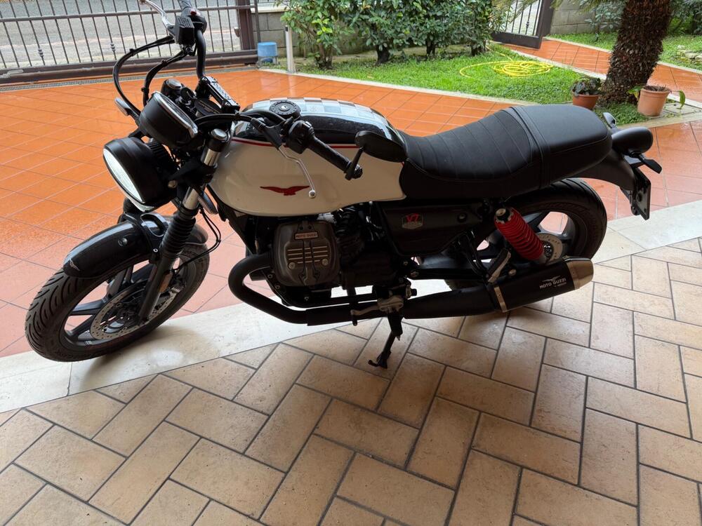 Moto Guzzi V7 Stone Ten (2024 - 25)