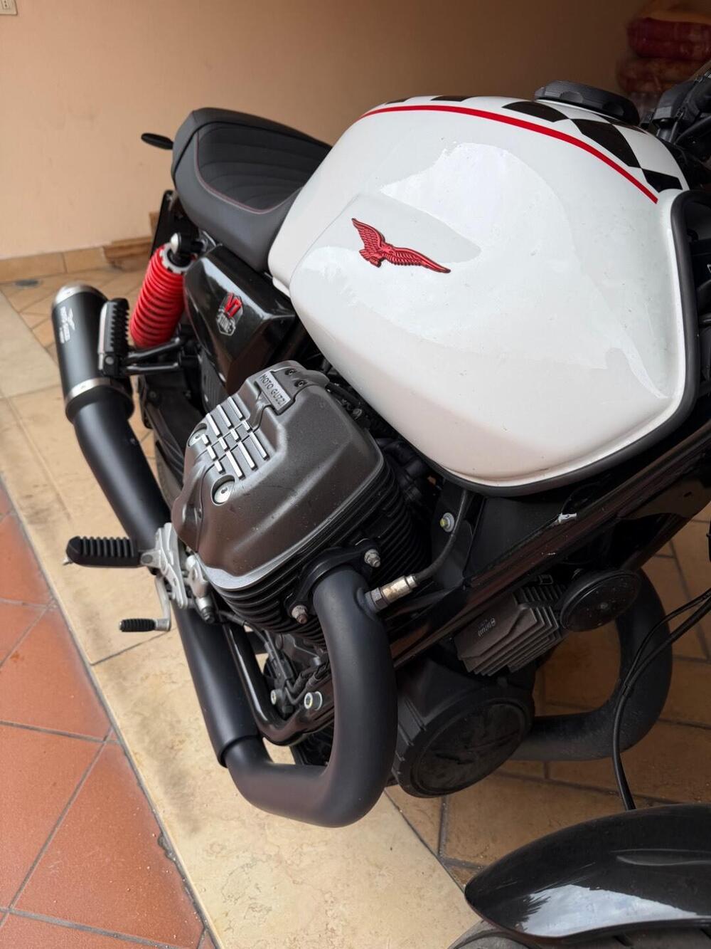 Moto Guzzi V7 Stone Ten (2024 - 25) (6)
