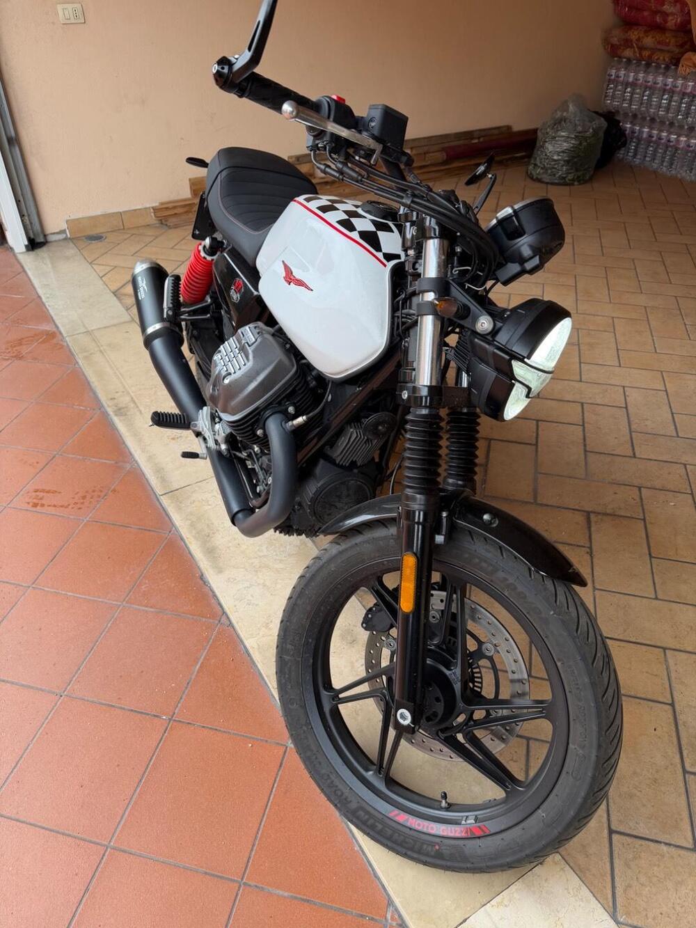Moto Guzzi V7 Stone Ten (2024 - 25) (7)
