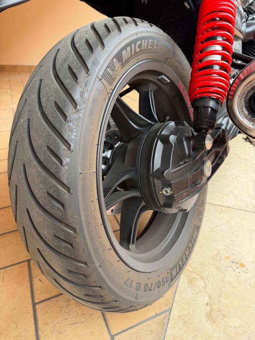 Moto Guzzi V7 Stone Ten (2024 - 25) (10)