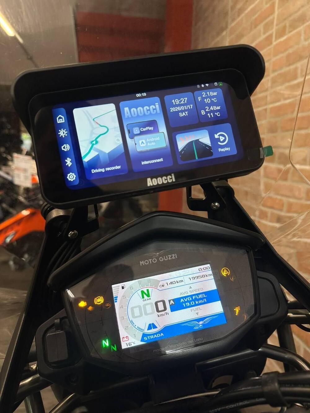 Moto Guzzi V85 TT (2021 - 23) (18)