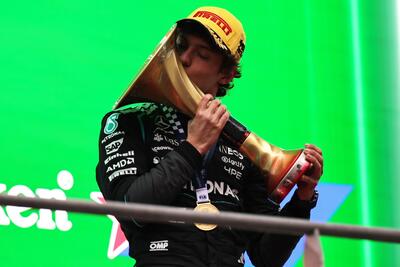 F1. Nato per vincere: Andrea Kimi Antonelli trionfa a Shanghai, con l'assist delle Ferrari di Hamilton e Leclerc