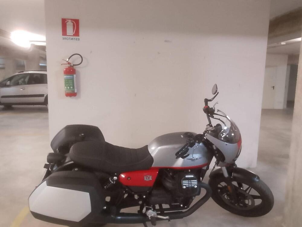 Moto Guzzi V7 Stone Corsa (2023 - 25) (2)
