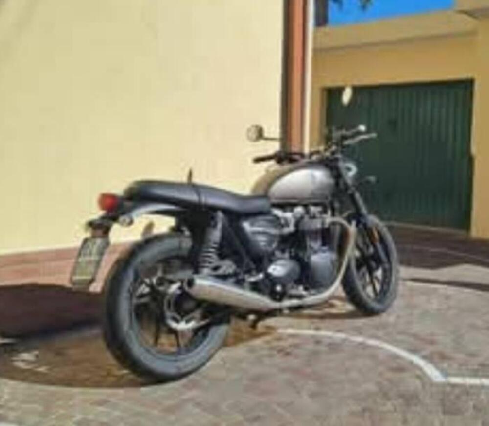 Triumph Street Twin 900 (2021 - 22) (3)