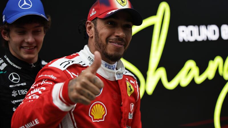 F1. Finalmente il podio con Ferrari, Hamilton esulta a Shanghai: "Questo momento significa tutto, ora la vittoria &egrave; pi&ugrave; vicina che mai"
