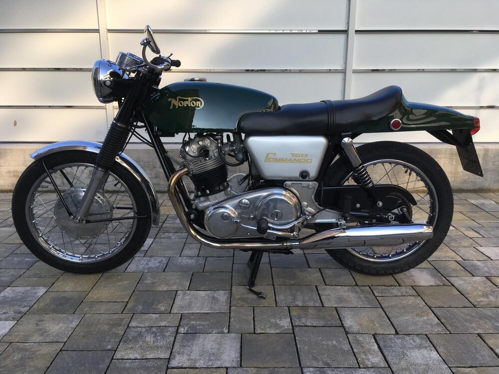 Norton Commando 750 Fast-back (2)