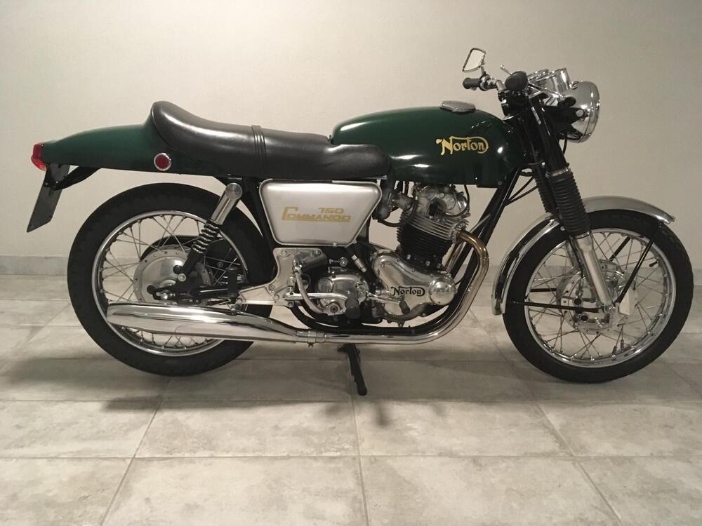 Norton Commando 750 Fast-back (7)