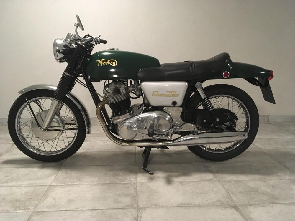 Norton Commando 750 Fast-back (8)
