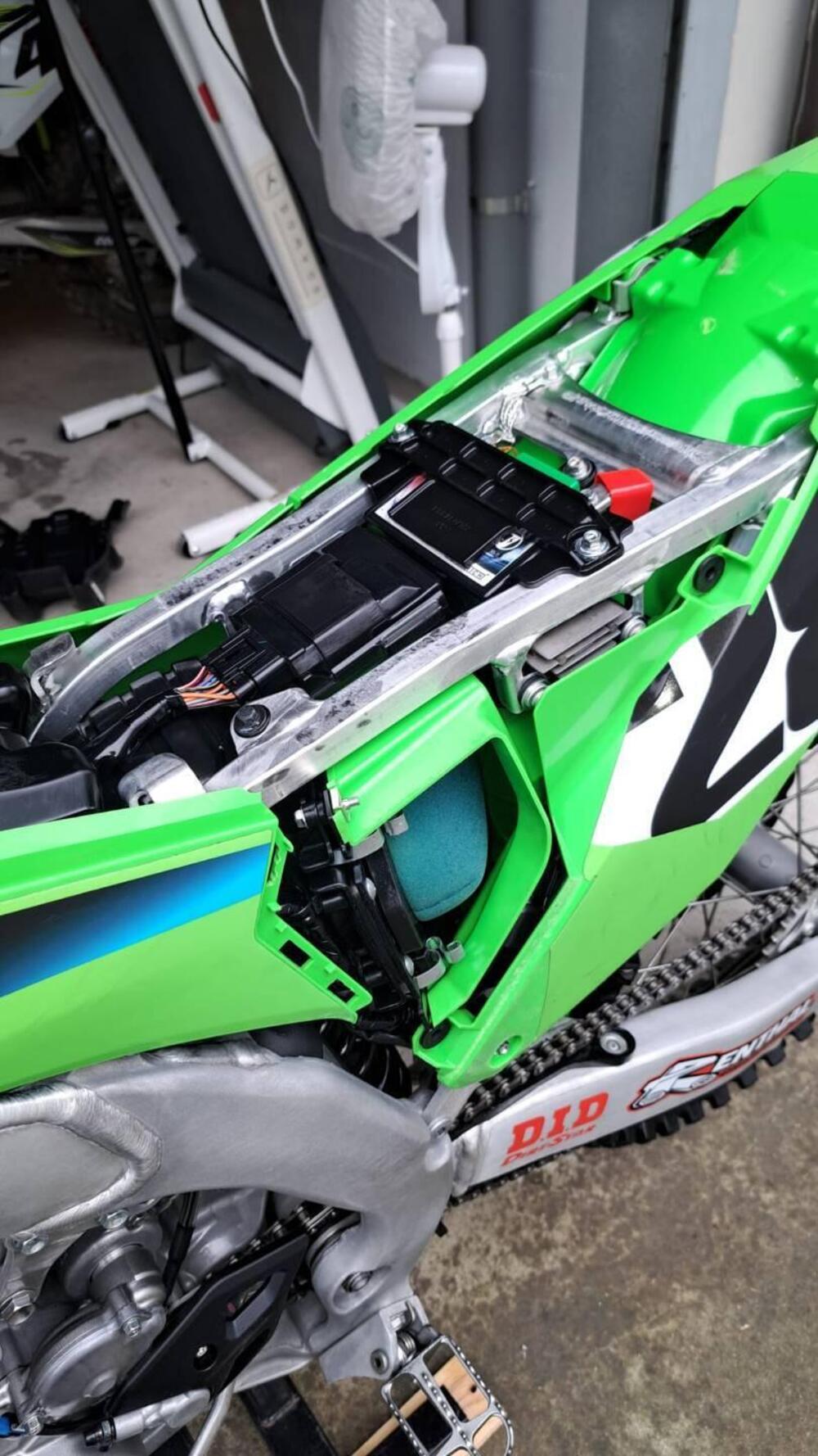 Kawasaki KX 450 (2025) (7)