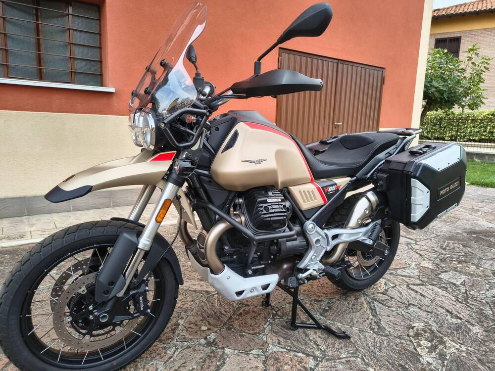 Moto Guzzi V85 TT Travel (2021 - 23) (3)