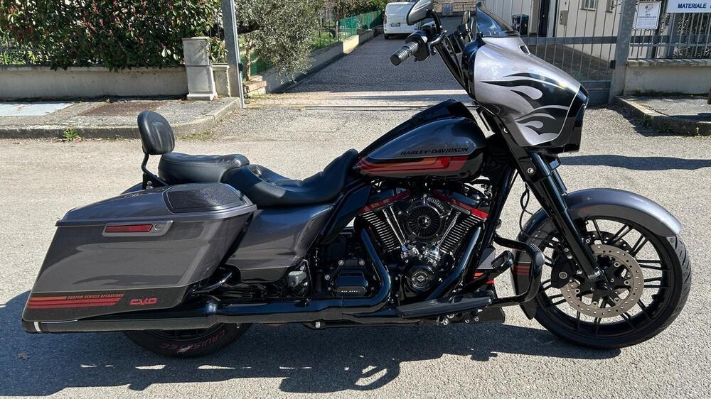 Harley-Davidson 117 Street Glide (2021) - FLHXSE (2)