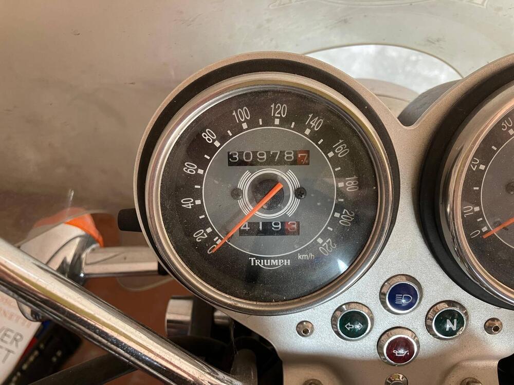 Triumph Bonneville T100 (2001 - 07) (3)