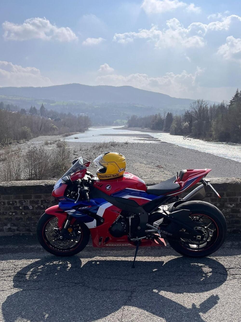 Honda CBR 1000 RR-R Fireblade (2022 - 23) (2)