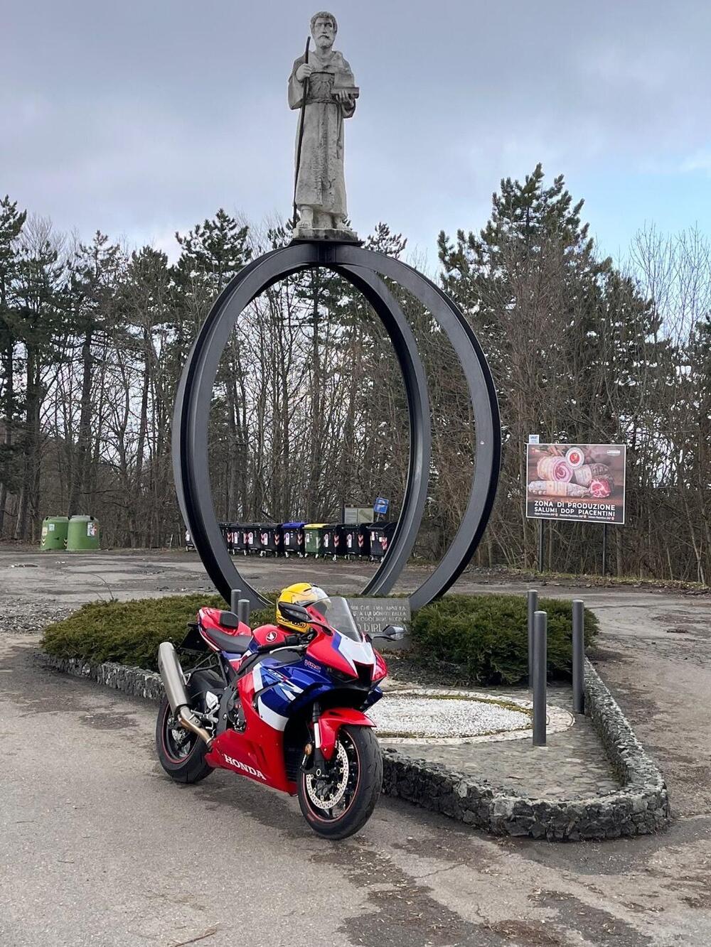 Honda CBR 1000 RR-R Fireblade (2022 - 23) (3)