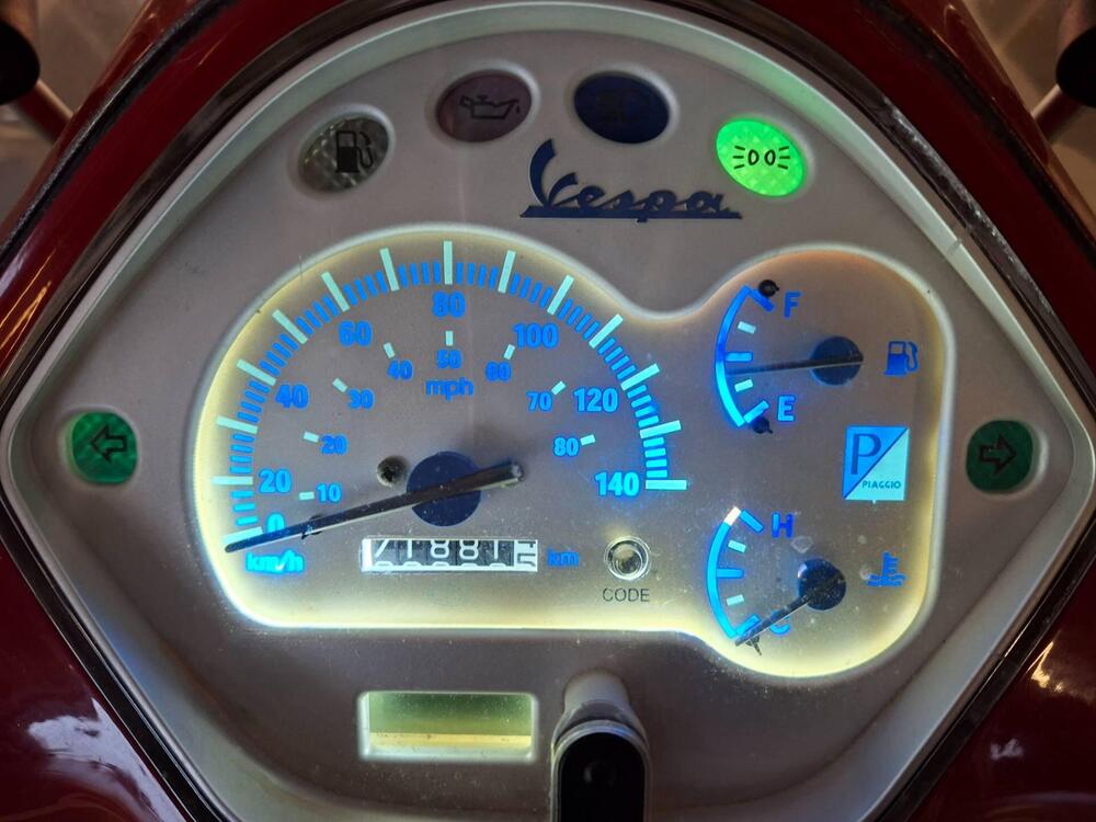 Vespa Granturismo 200 L (3)