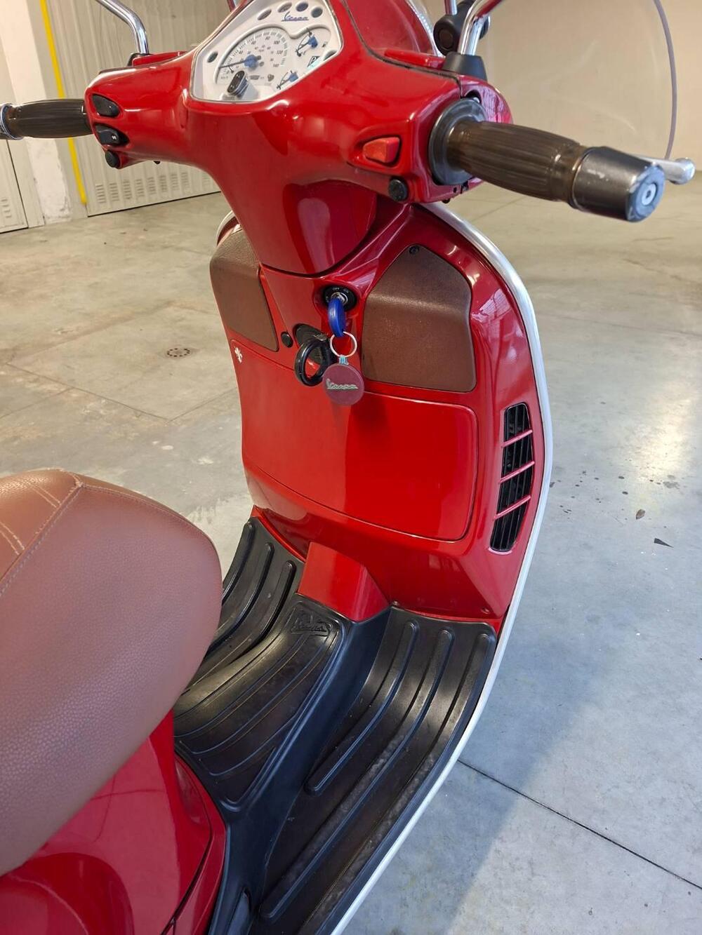 Vespa Granturismo 200 L (9)