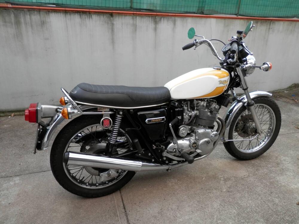 Triumph T 160 Trident (2)