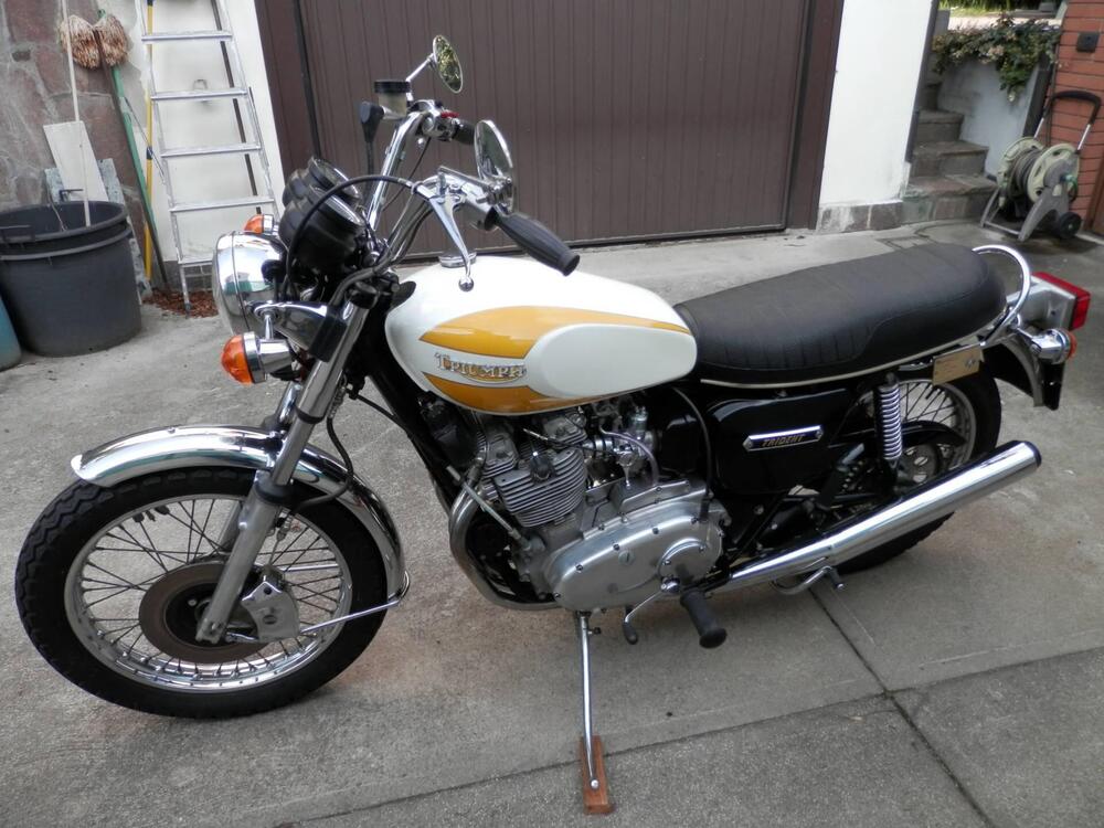 Triumph T 160 Trident (4)