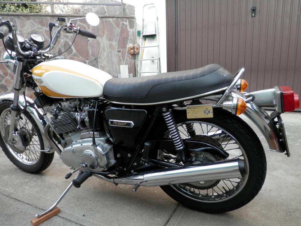 Triumph T 160 Trident (5)