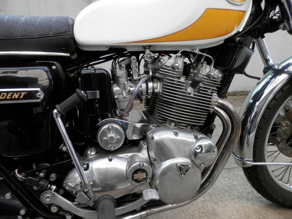 Triumph T 160 Trident (7)