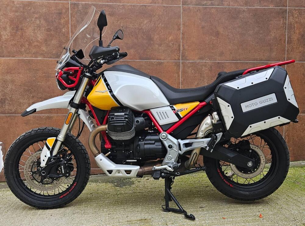 Moto Guzzi V85 TT Evocative Graphics (2019 - 20)