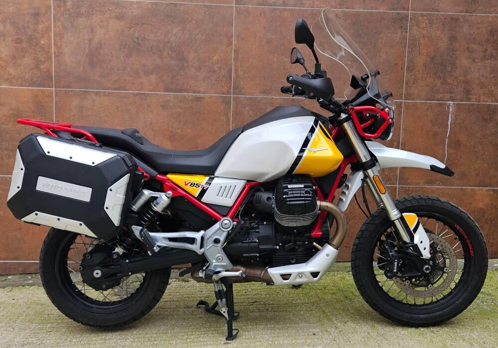 Moto Guzzi V85 TT Evocative Graphics (2019 - 20) (3)