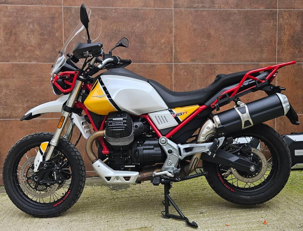Moto Guzzi V85 TT Evocative Graphics (2019 - 20) (7)