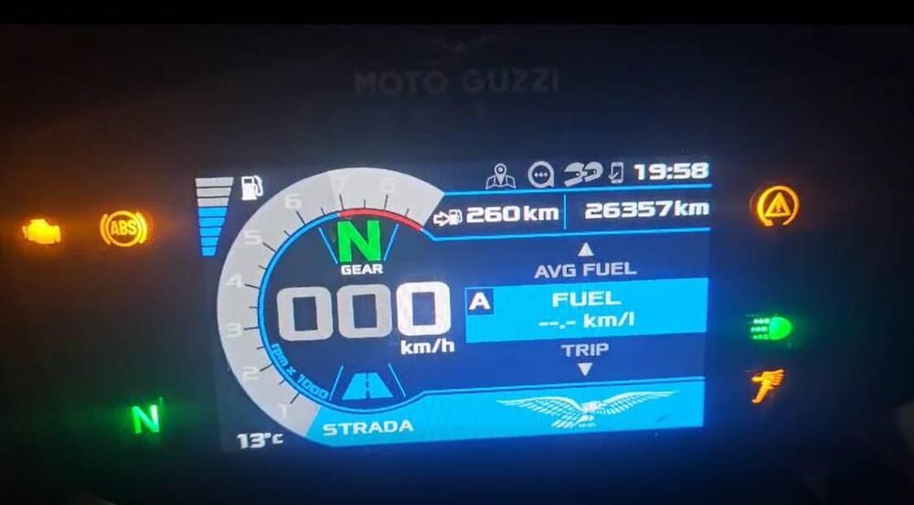 Moto Guzzi V85 TT Evocative Graphics (2019 - 20) (8)