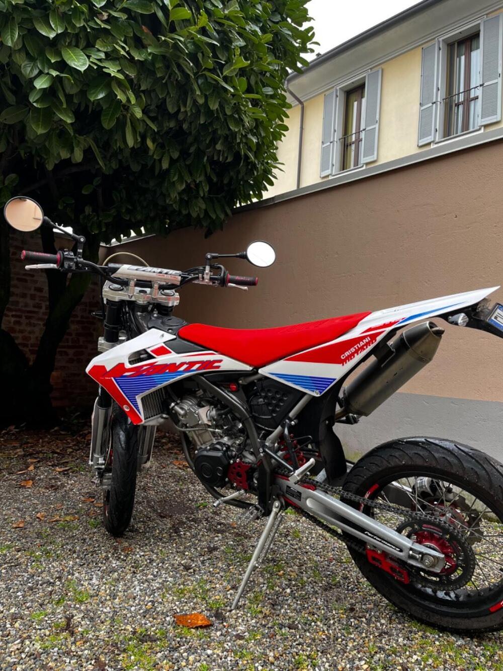 Fantic Motor Motard 125 Performance 4t (2020) (2)