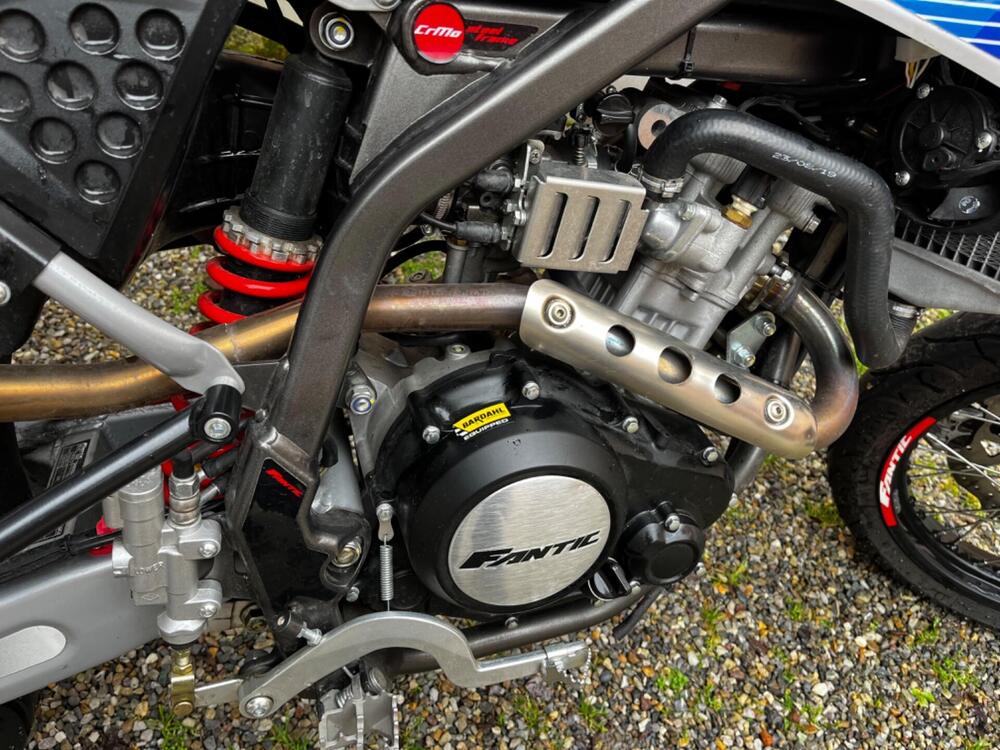 Fantic Motor Motard 125 Performance 4t (2020) (6)