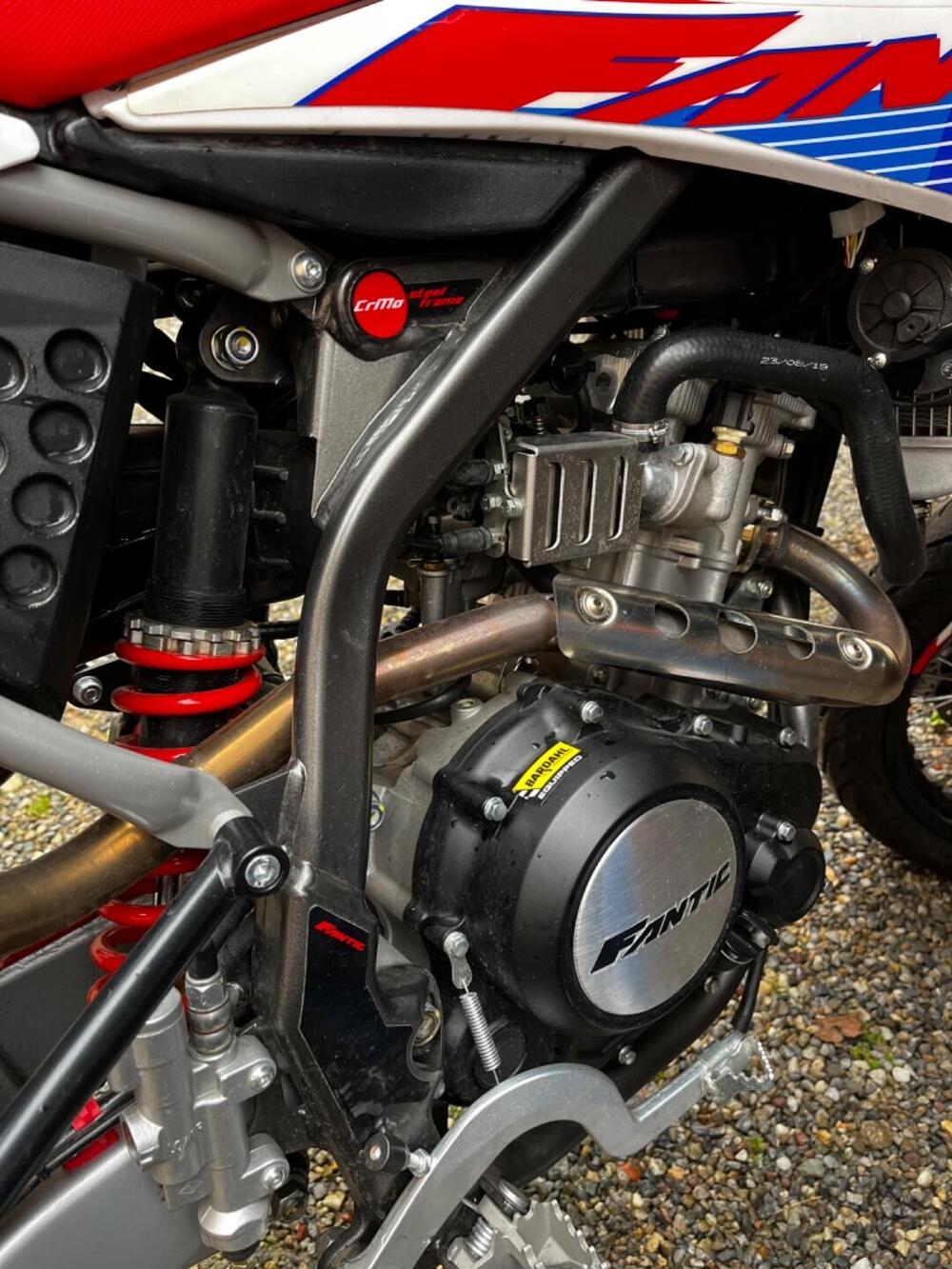 Fantic Motor Motard 125 Performance 4t (2020) (8)