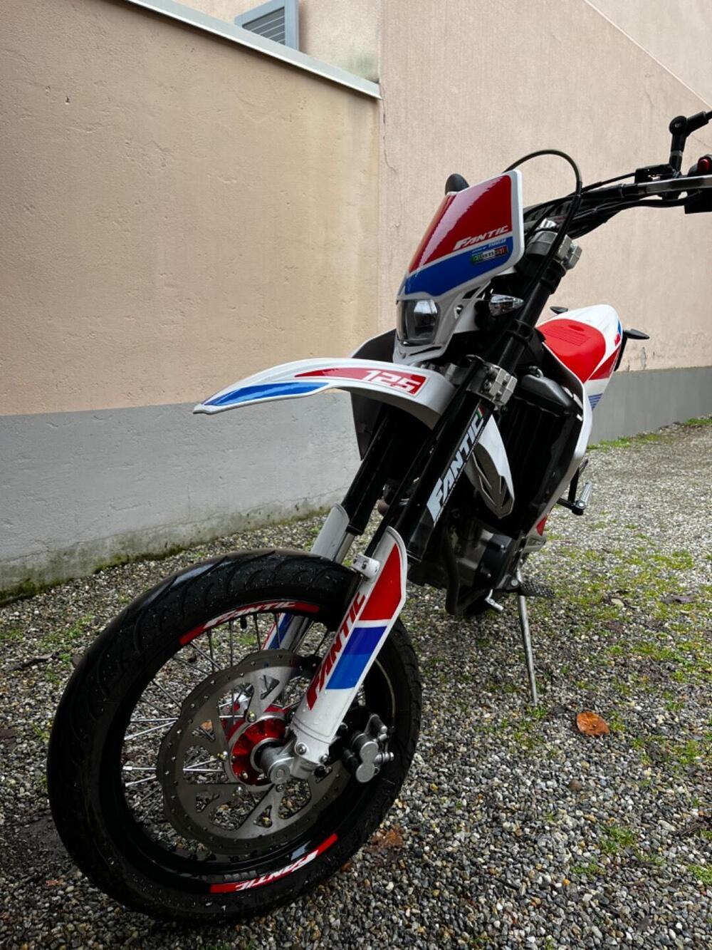 Fantic Motor Motard 125 Performance 4t (2020) (18)