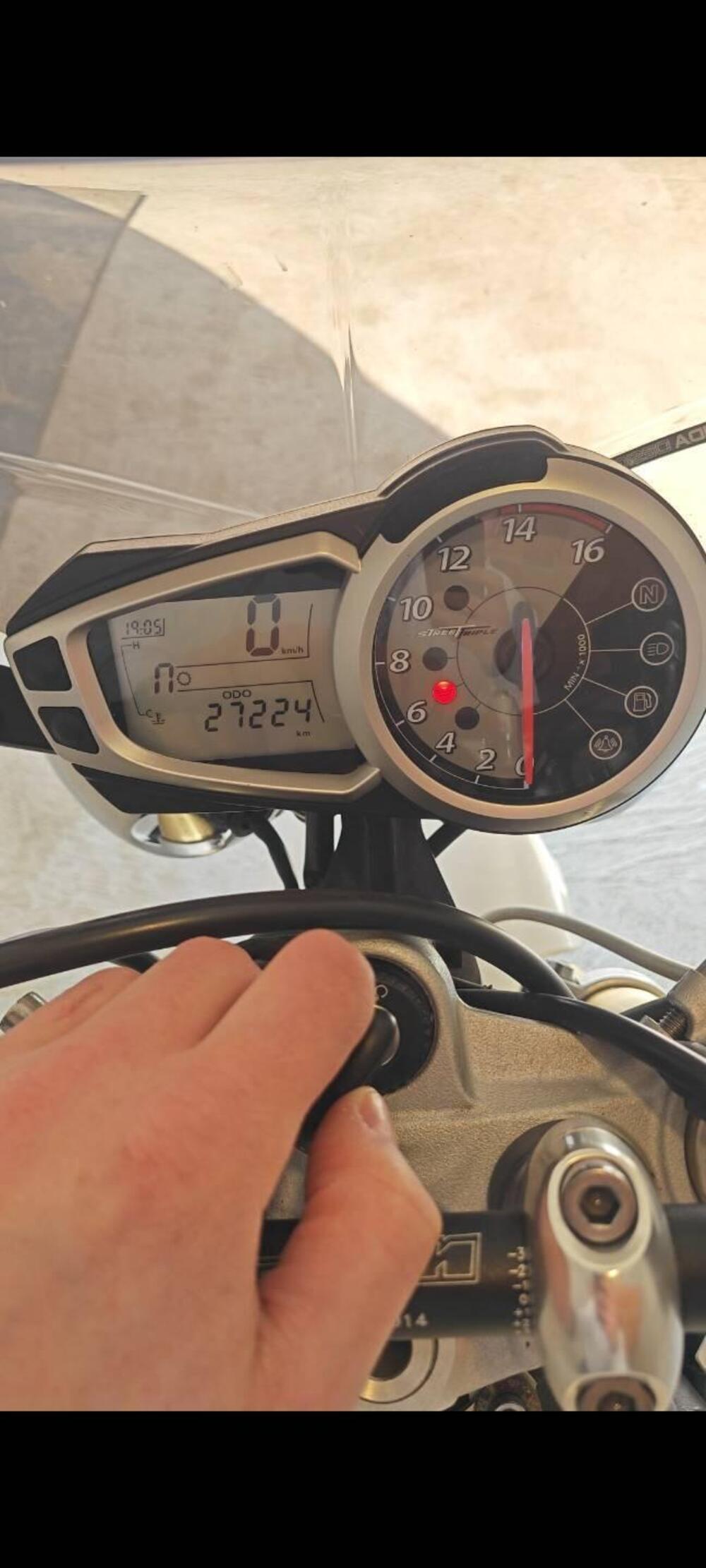 Triumph Street Triple (2007 - 12) (8)