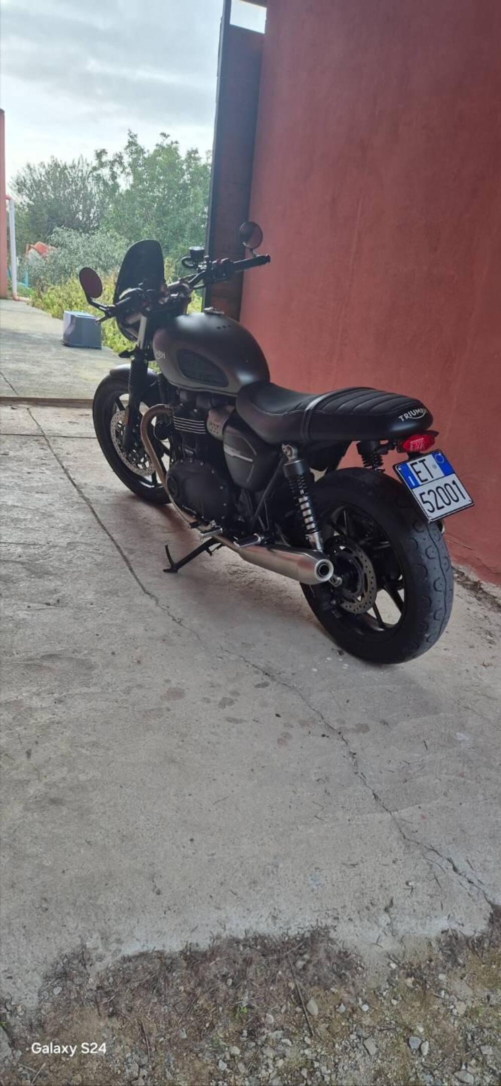 Triumph Street Twin 900 (2021 - 22) (2)