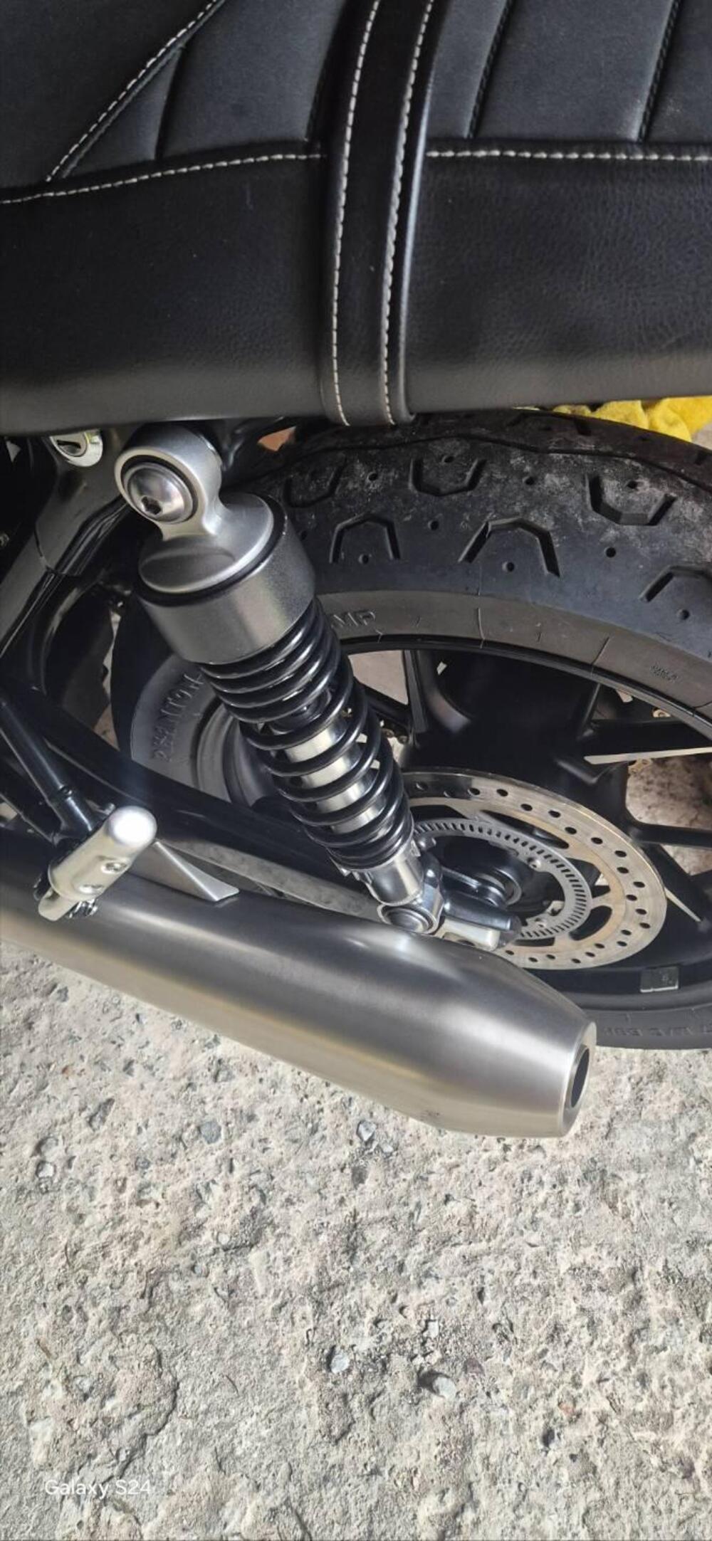 Triumph Street Twin 900 (2021 - 22) (4)