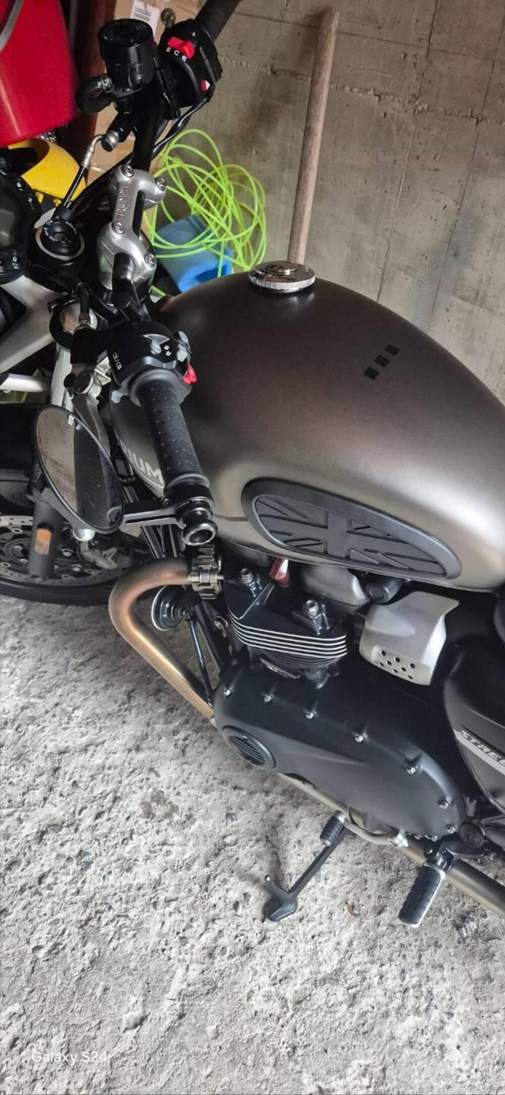 Triumph Street Twin 900 (2021 - 22) (12)