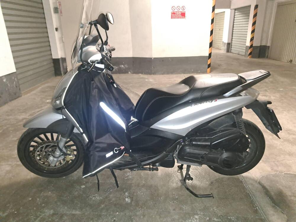 Piaggio Beverly 300 i.e. ABS-ASR (2016 - 20) (3)