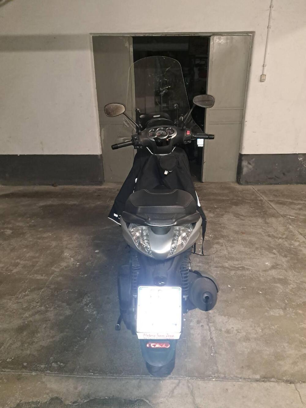 Piaggio Beverly 300 i.e. ABS-ASR (2016 - 20) (4)