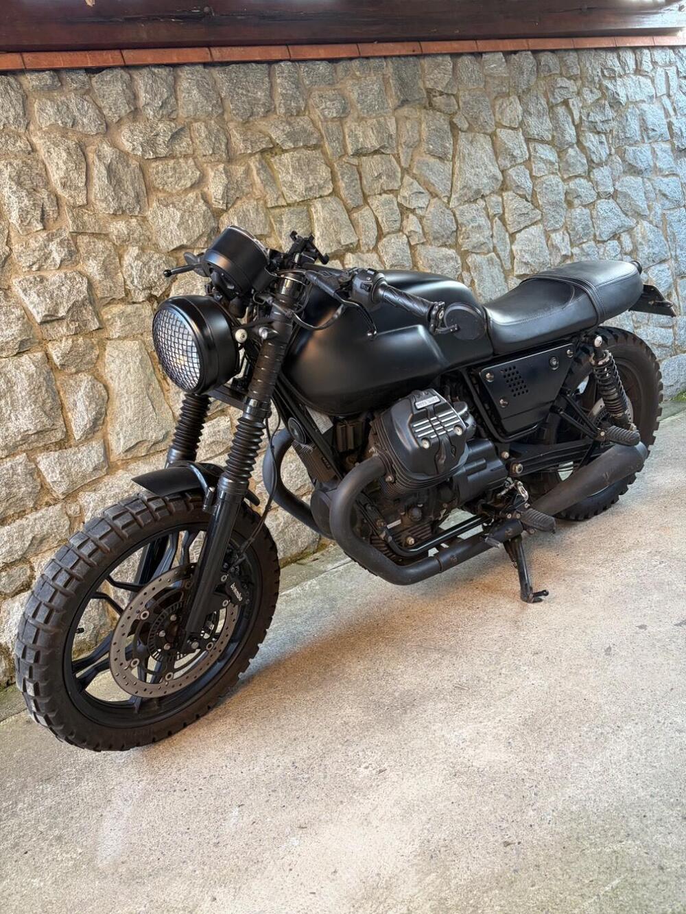Moto Guzzi V7 III Stone (2017 - 20) (4)