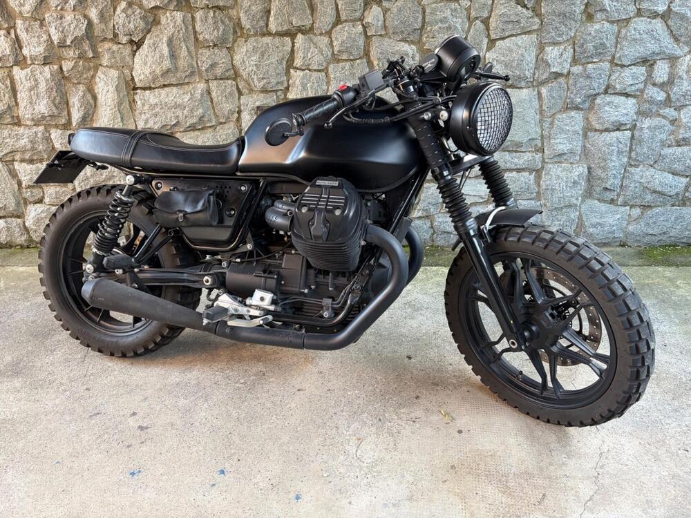 Moto Guzzi V7 III Stone (2017 - 20) (2)